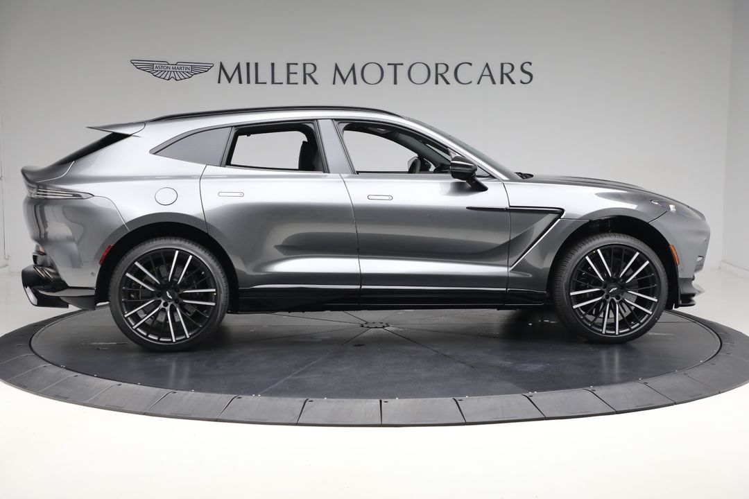 2025 Aston Martin DBX