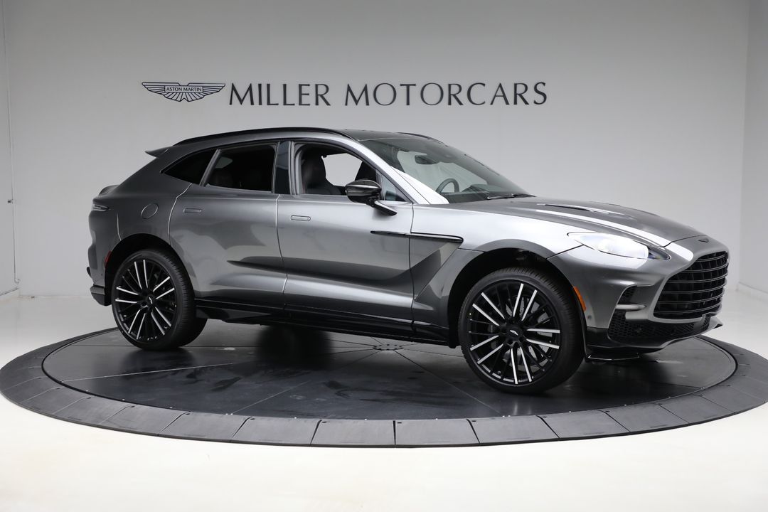 2025 Aston Martin DBX