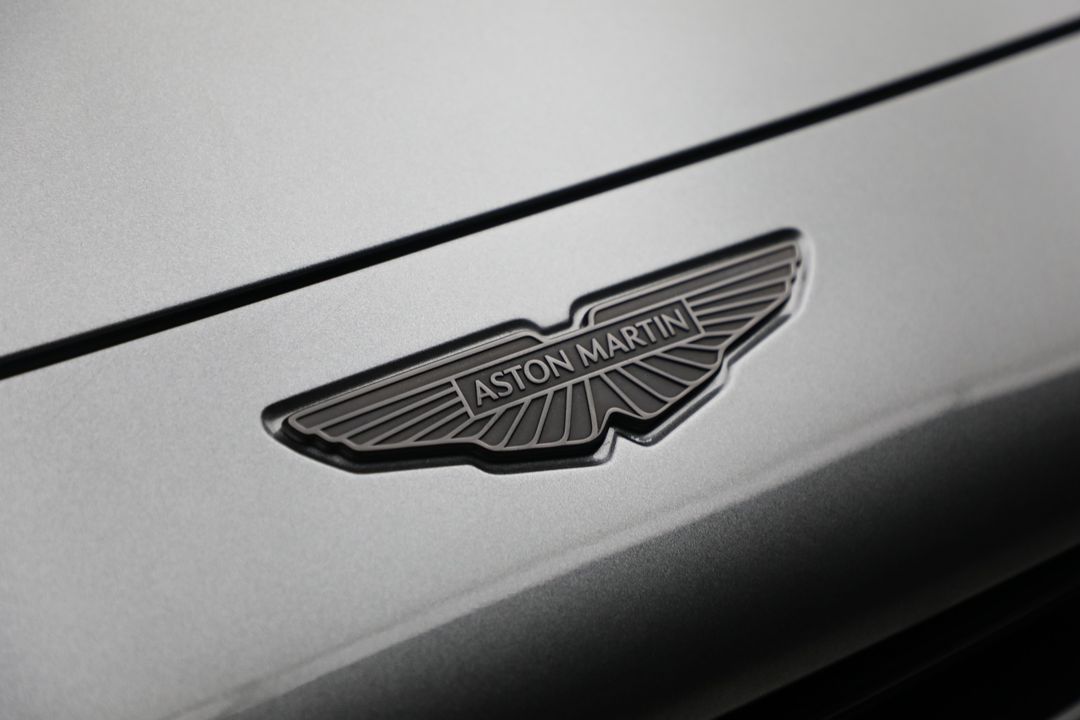 2025 Aston Martin DBX
