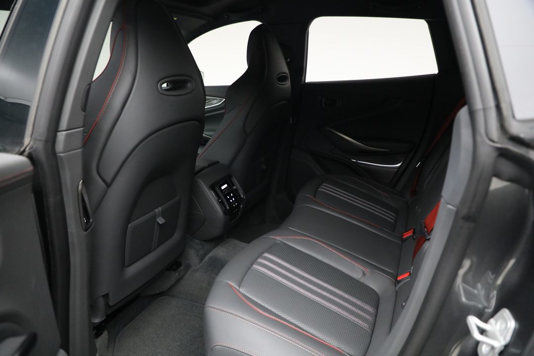 2025 Aston Martin DBX
