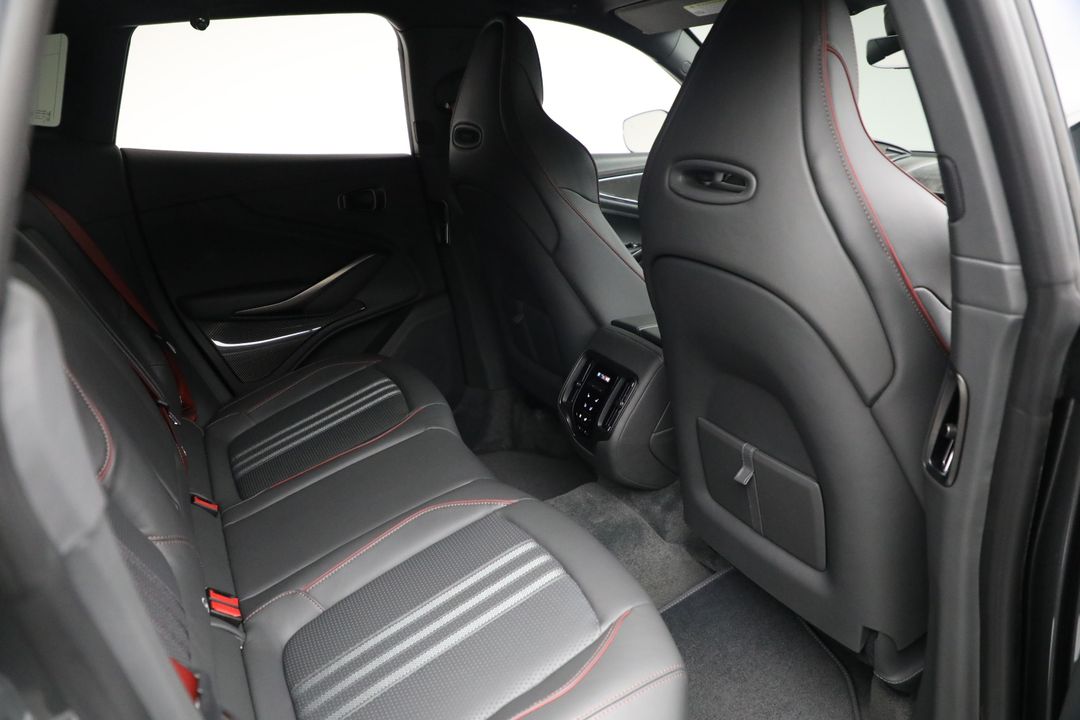 2025 Aston Martin DBX