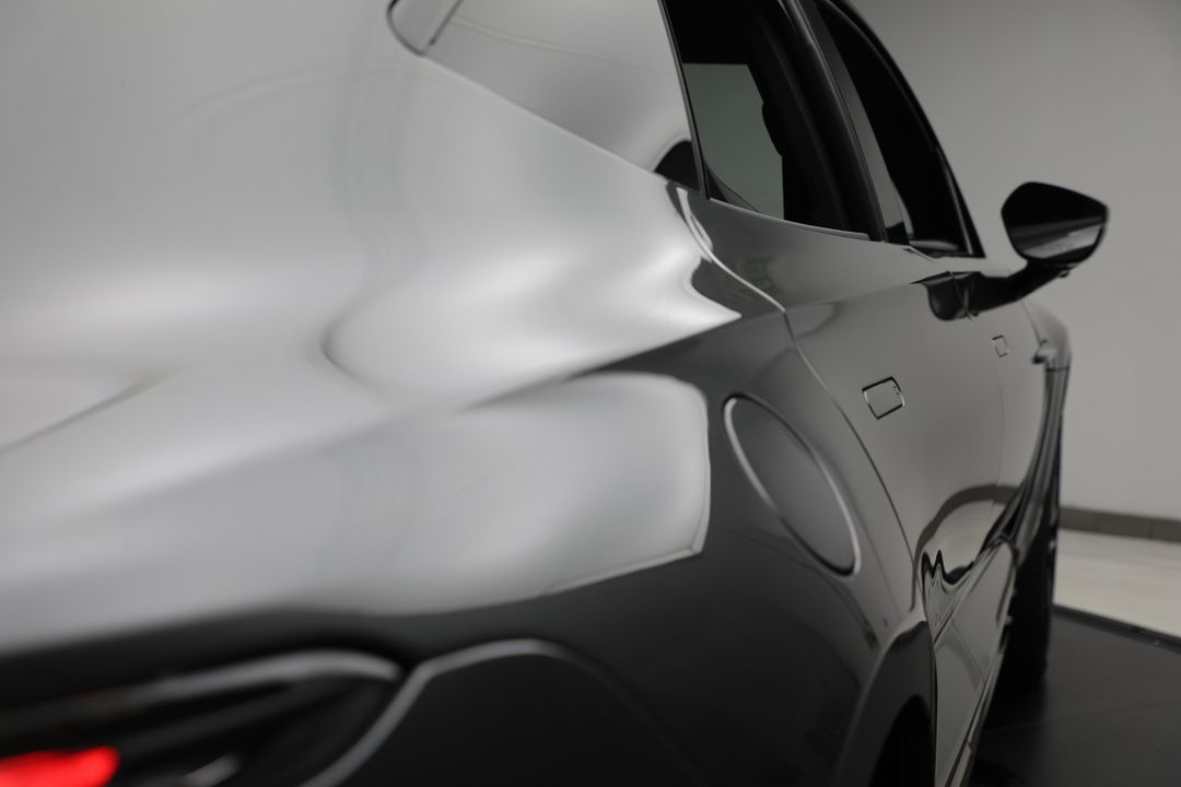 2025 Aston Martin DBX