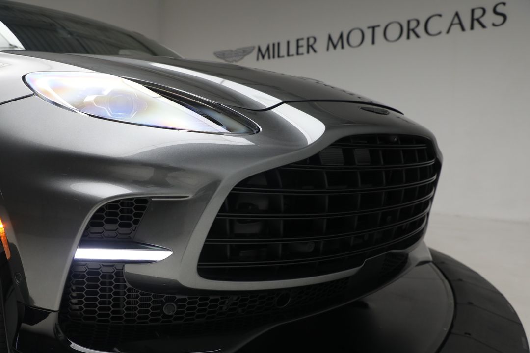2025 Aston Martin DBX