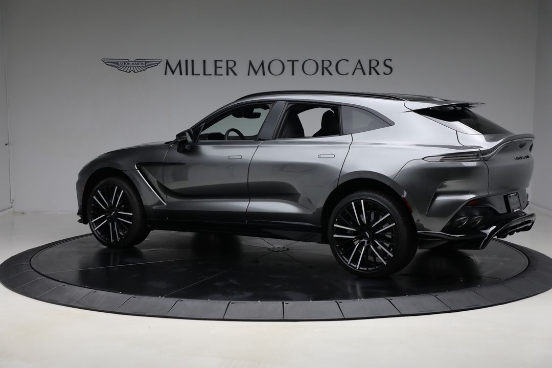 2025 Aston Martin DBX