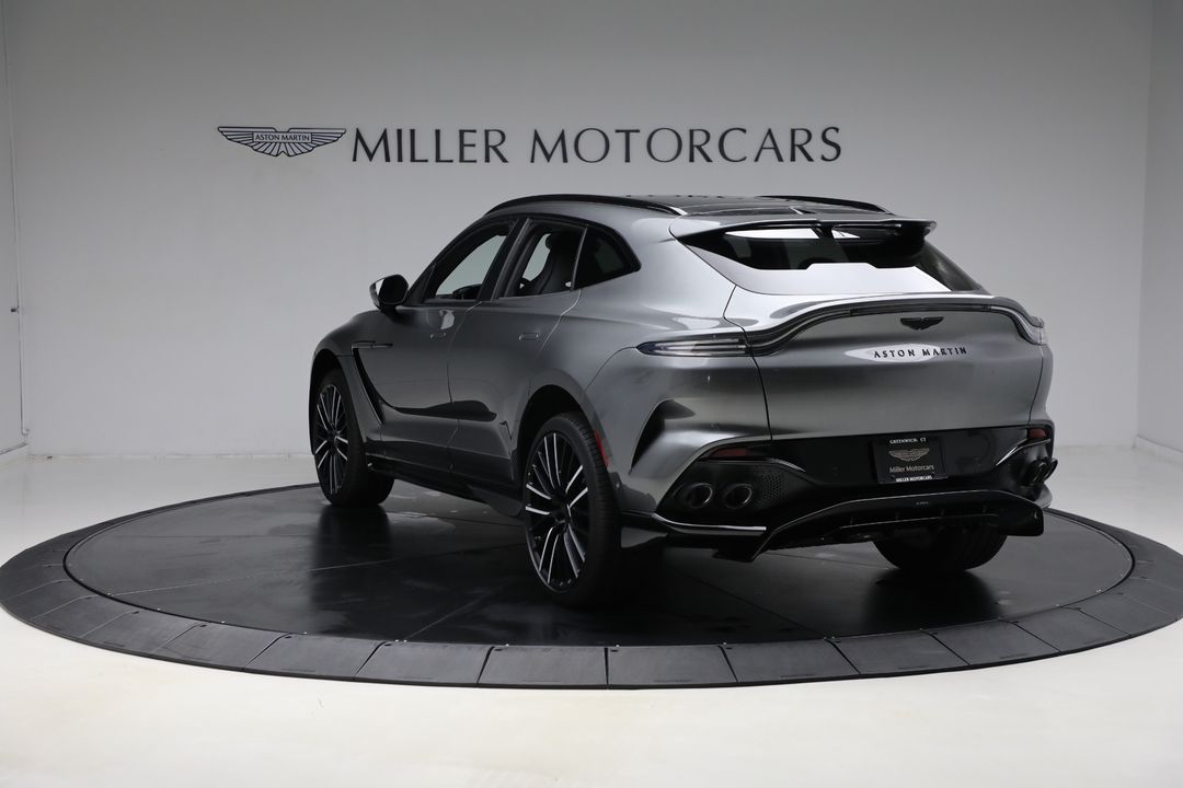 2025 Aston Martin DBX