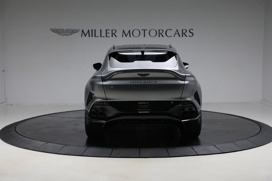 2025 Aston Martin DBX
