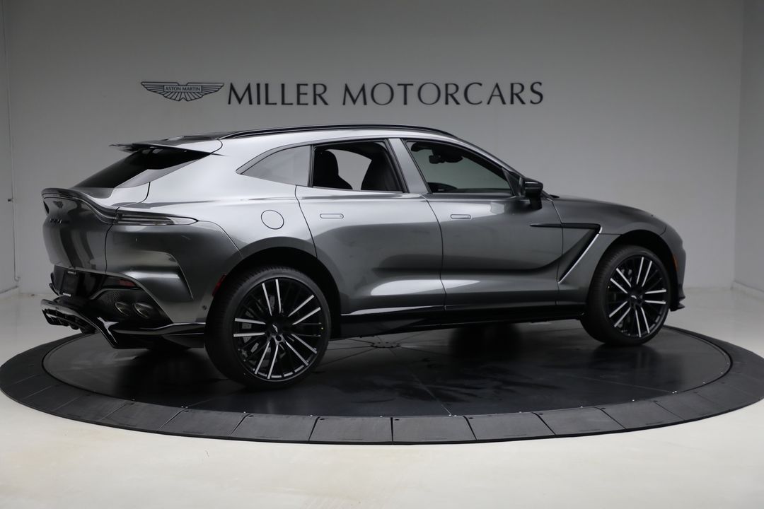 2025 Aston Martin DBX