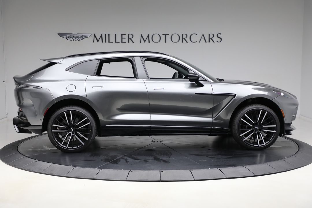 2025 Aston Martin DBX