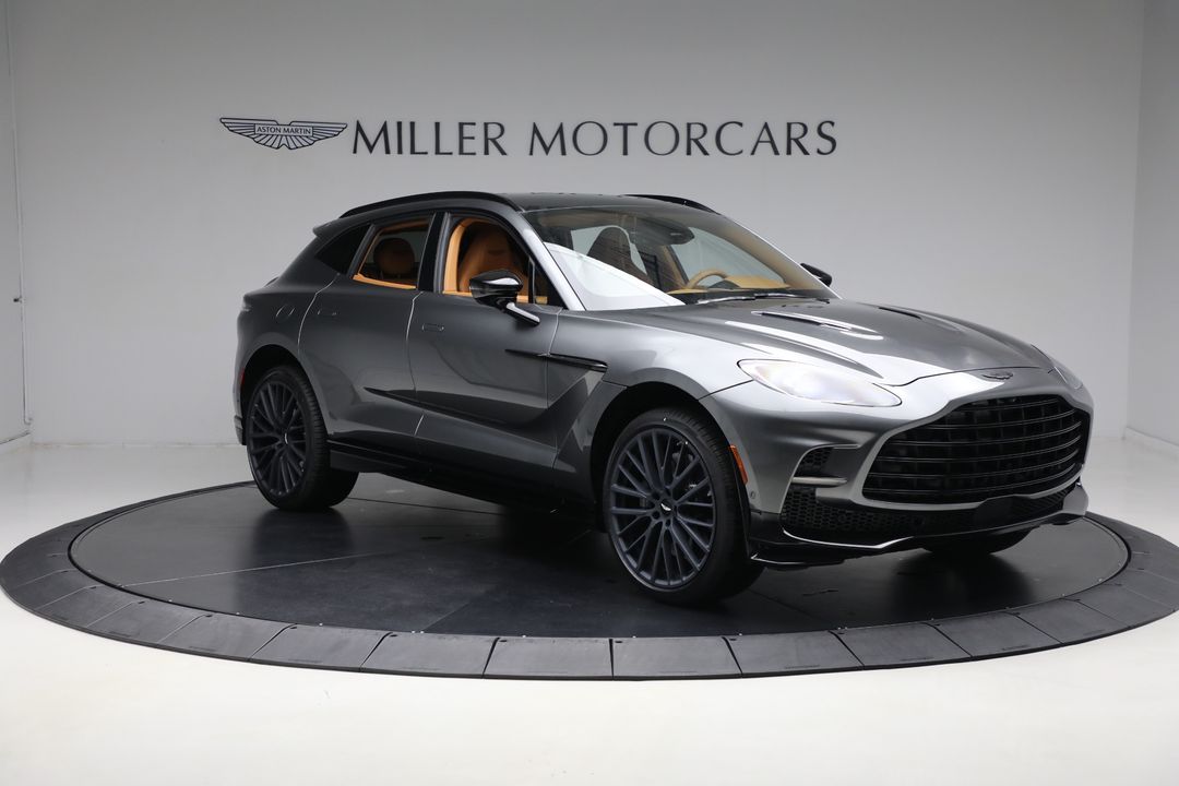 2025 Aston Martin DBX