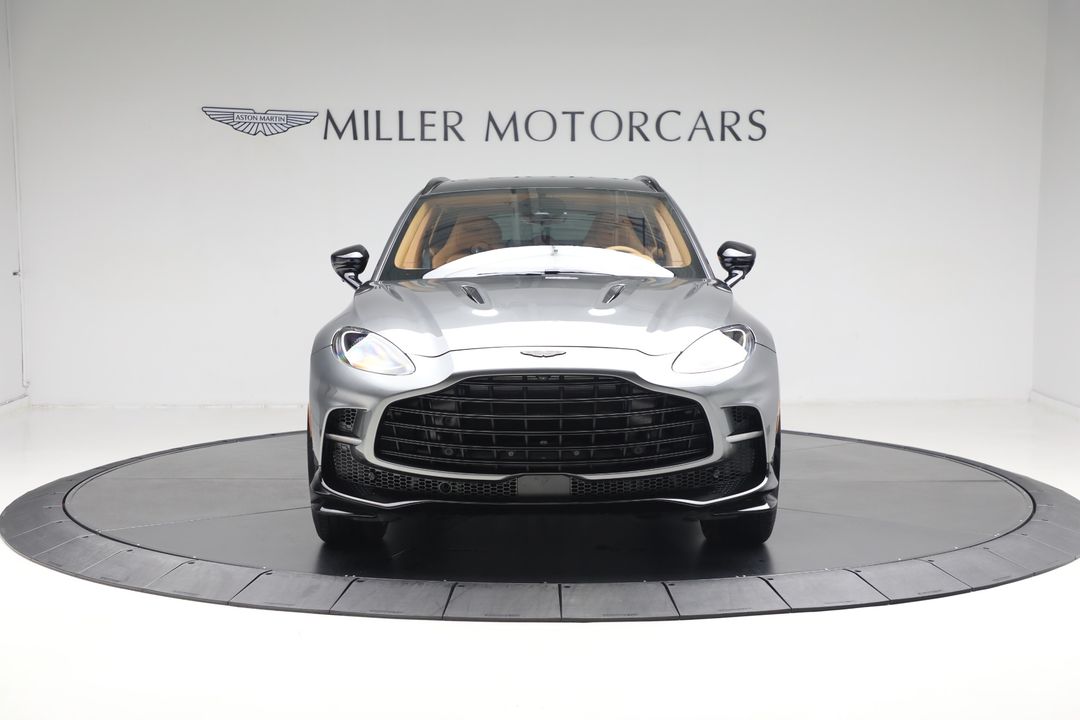 2025 Aston Martin DBX