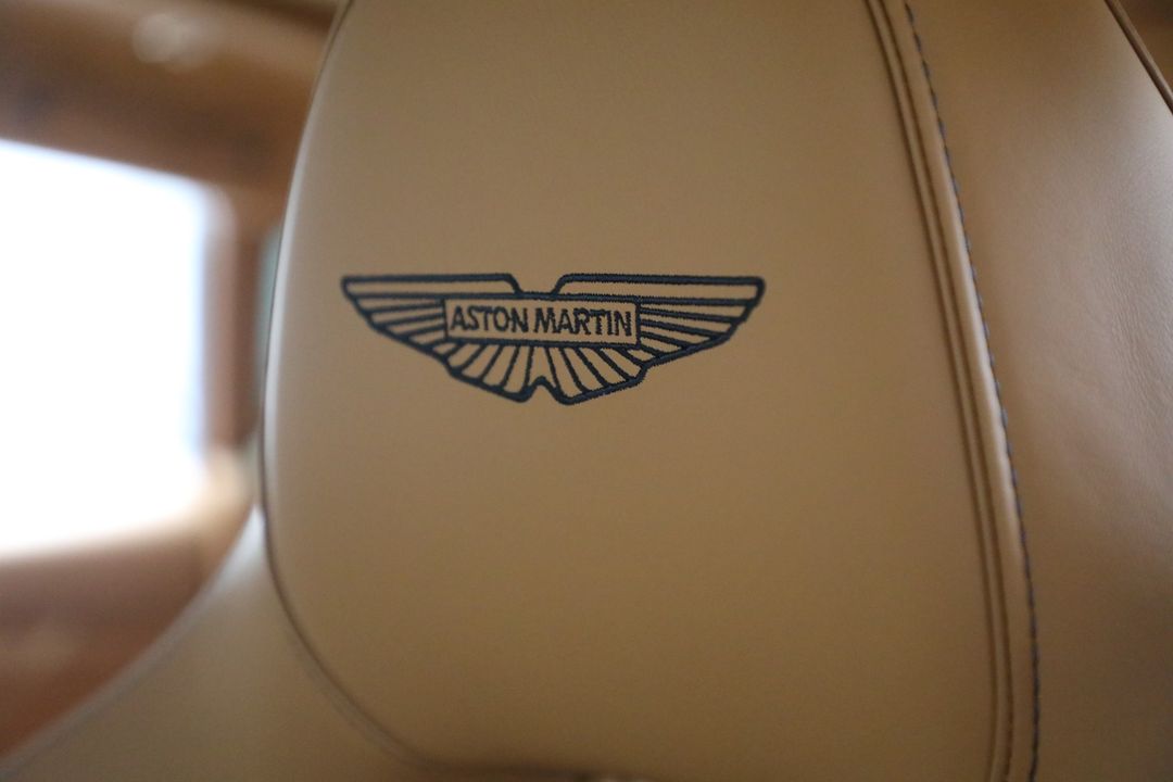 2025 Aston Martin DBX