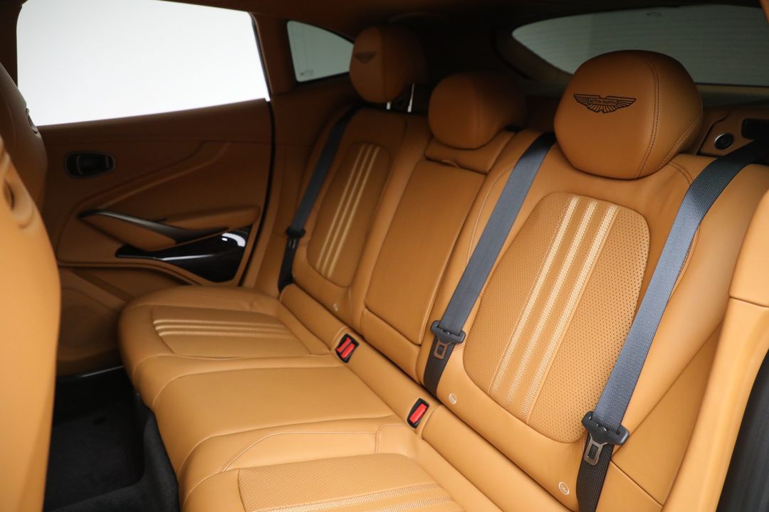 2025 Aston Martin DBX