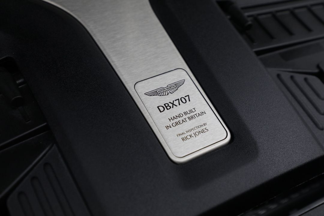 2025 Aston Martin DBX