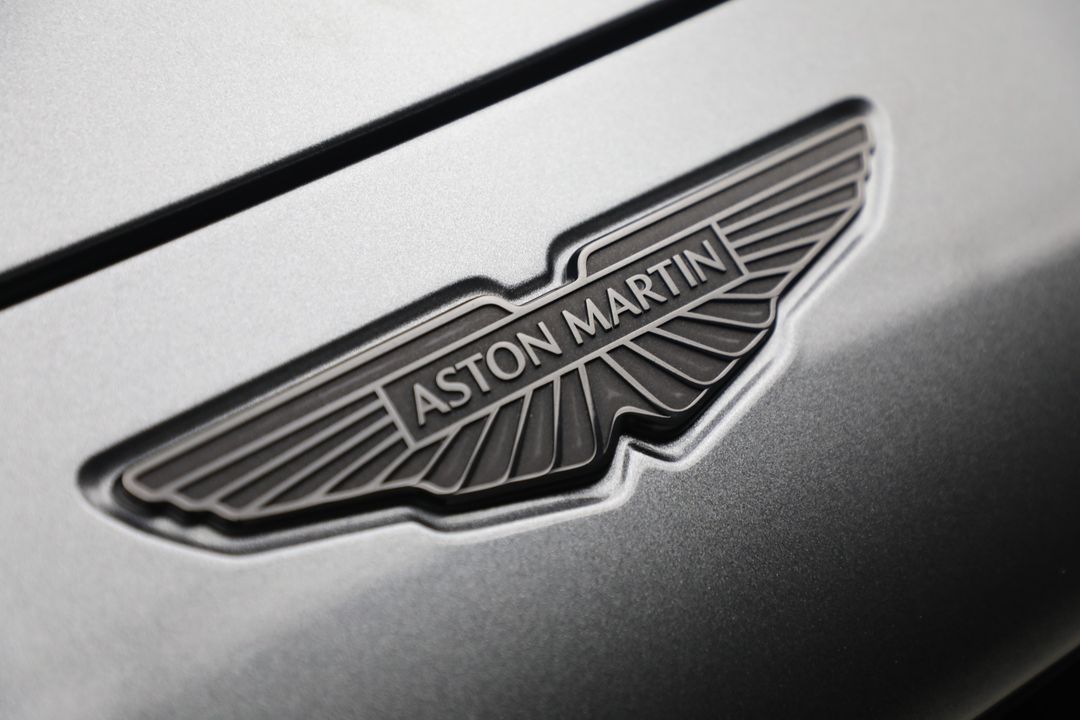 2025 Aston Martin DBX