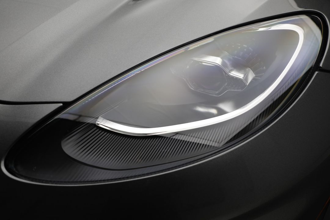 2025 Aston Martin DBX