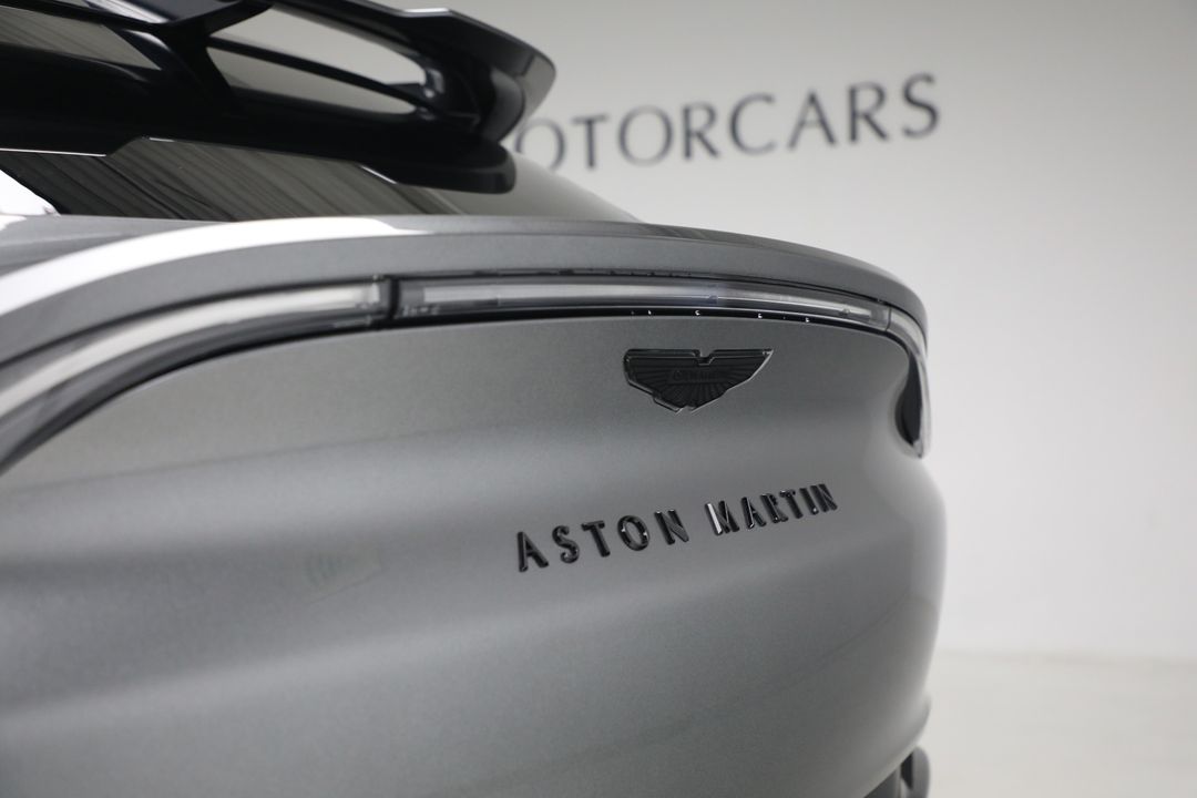 2025 Aston Martin DBX