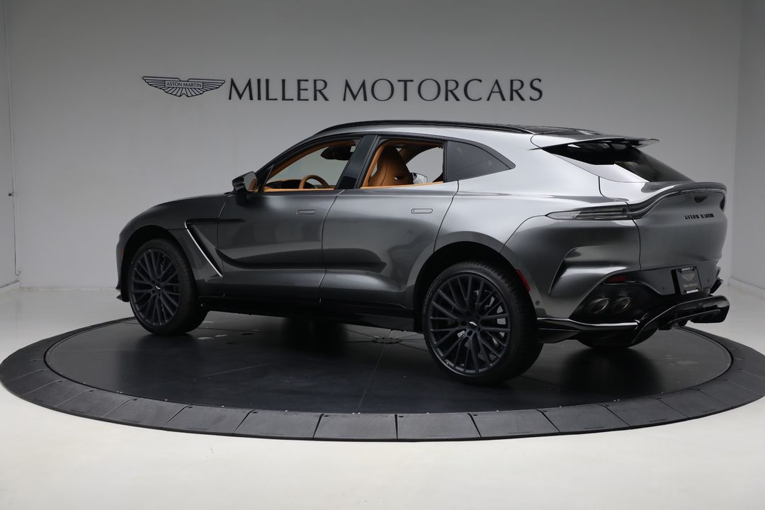 2025 Aston Martin DBX