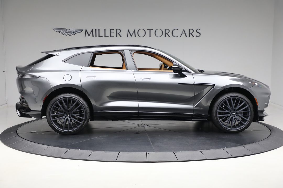 2025 Aston Martin DBX