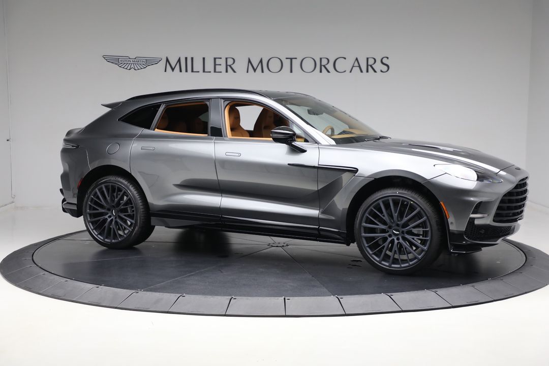 2025 Aston Martin DBX
