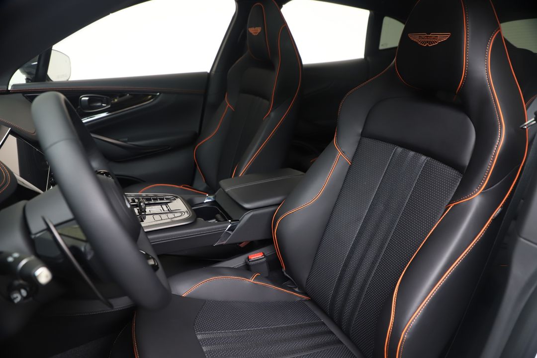 2025 Aston Martin DBX
