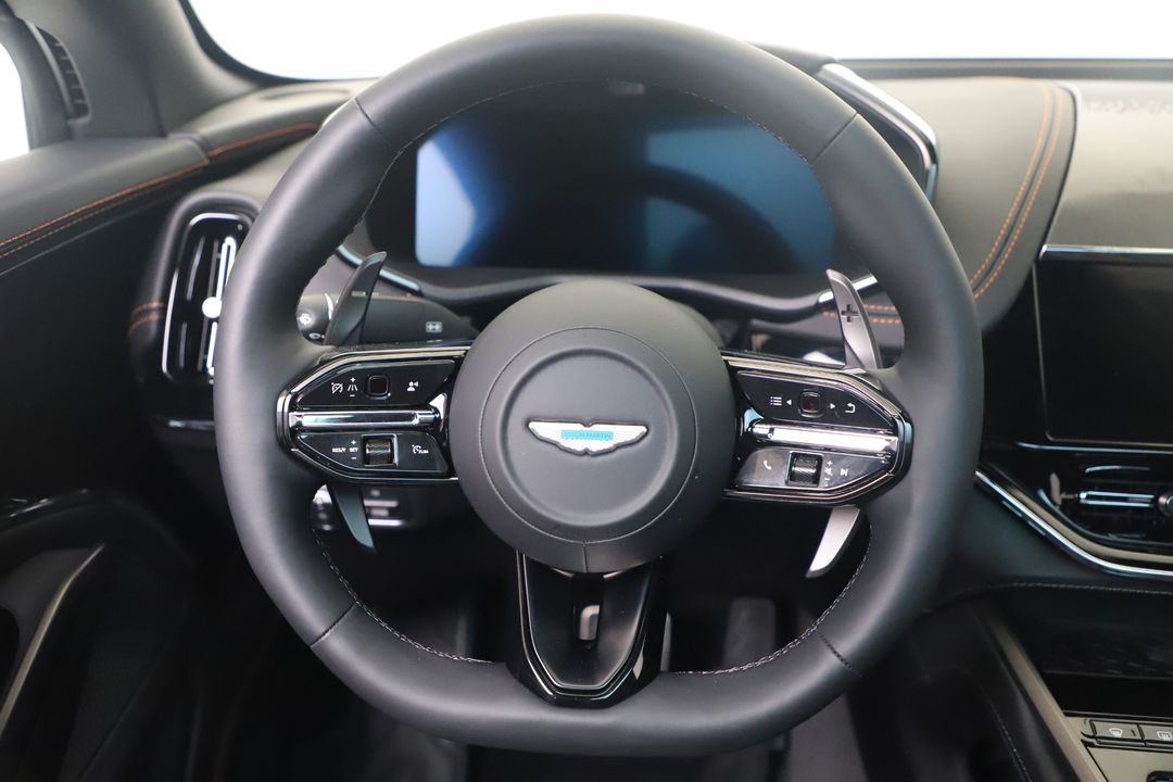 2025 Aston Martin DBX