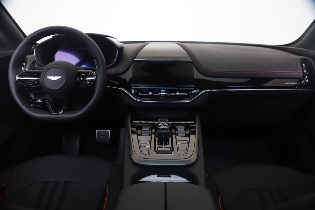 2025 Aston Martin DBX