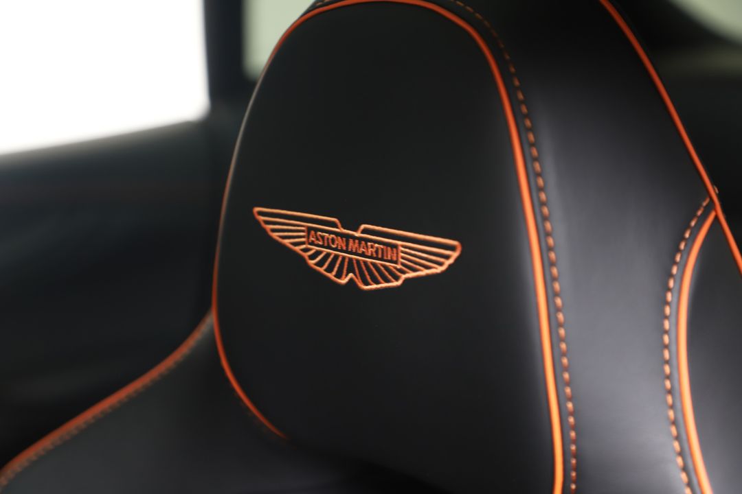2025 Aston Martin DBX