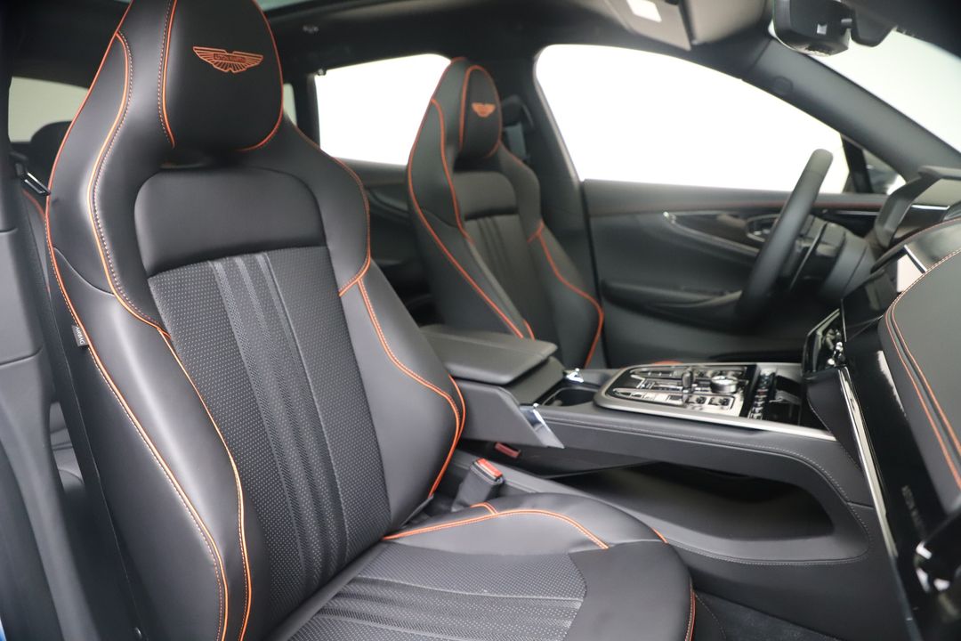 2025 Aston Martin DBX