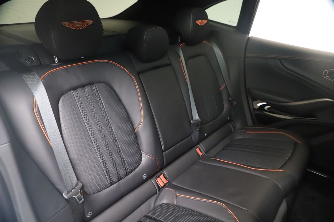 2025 Aston Martin DBX
