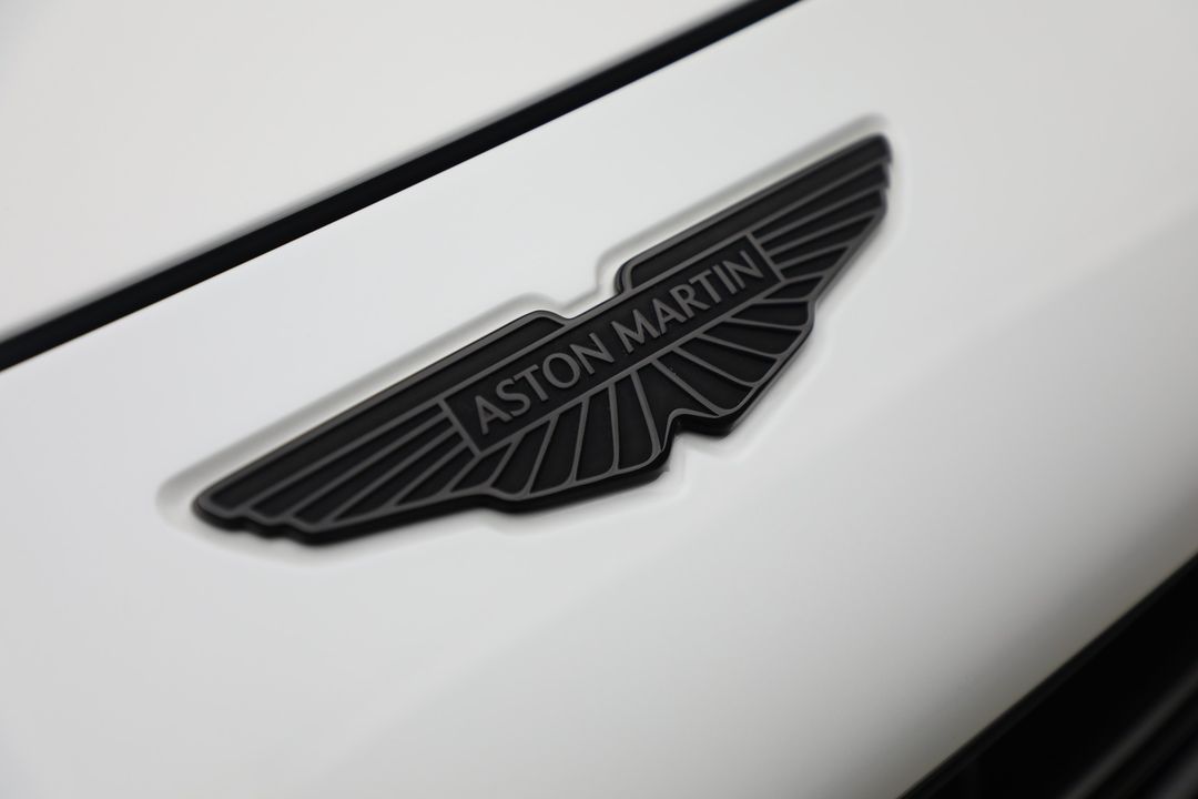 2025 Aston Martin DBX