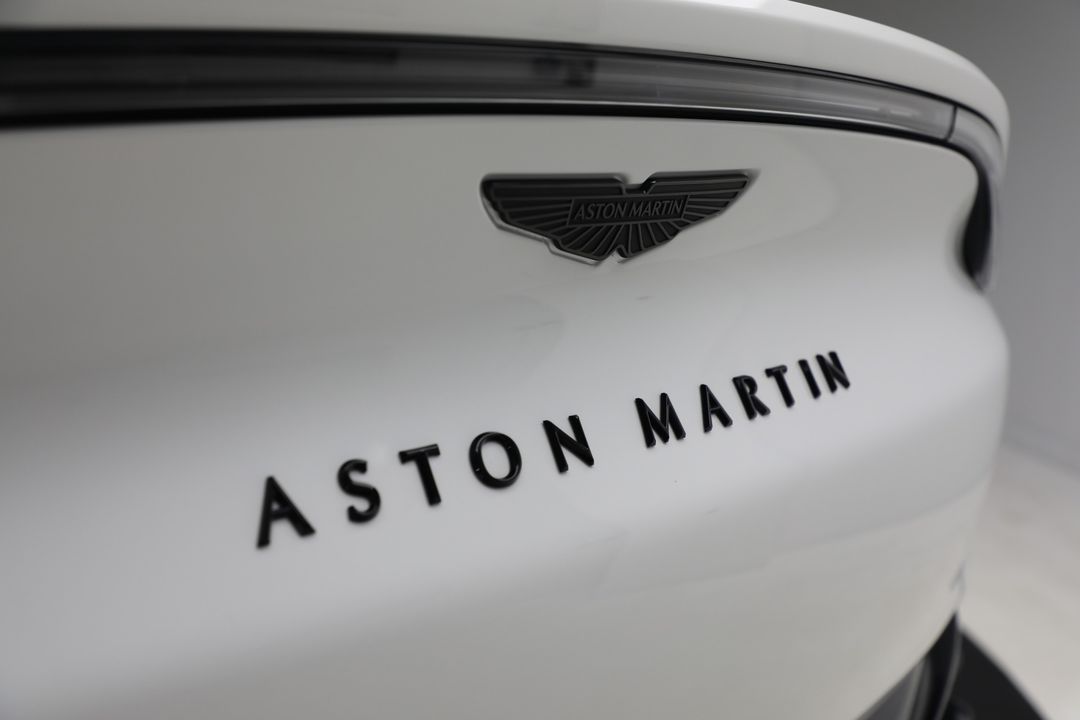 2025 Aston Martin DBX