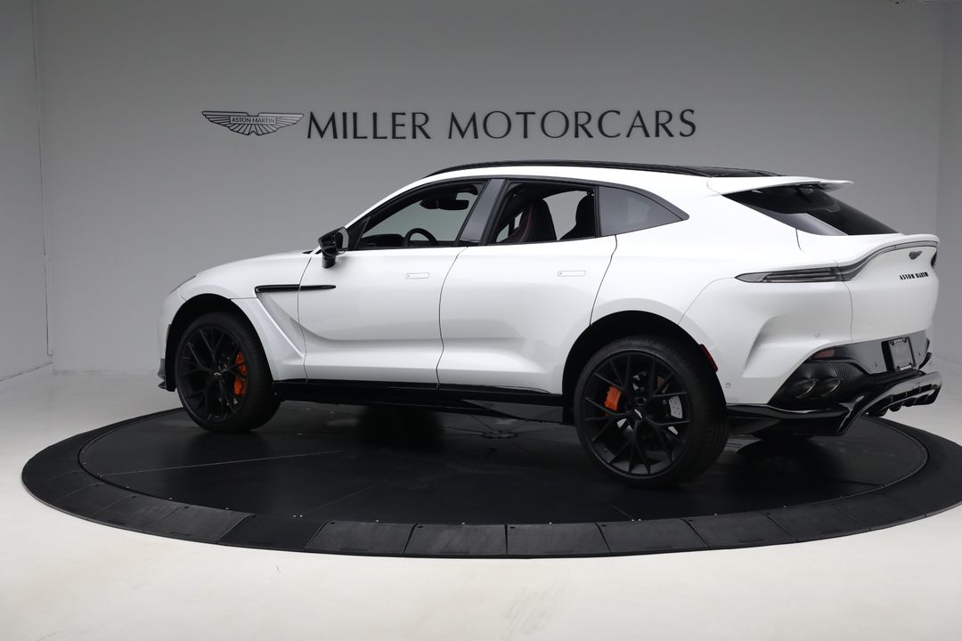 2025 Aston Martin DBX