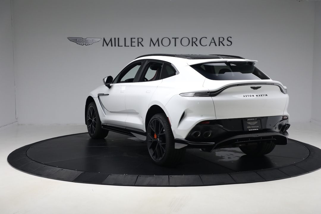 2025 Aston Martin DBX
