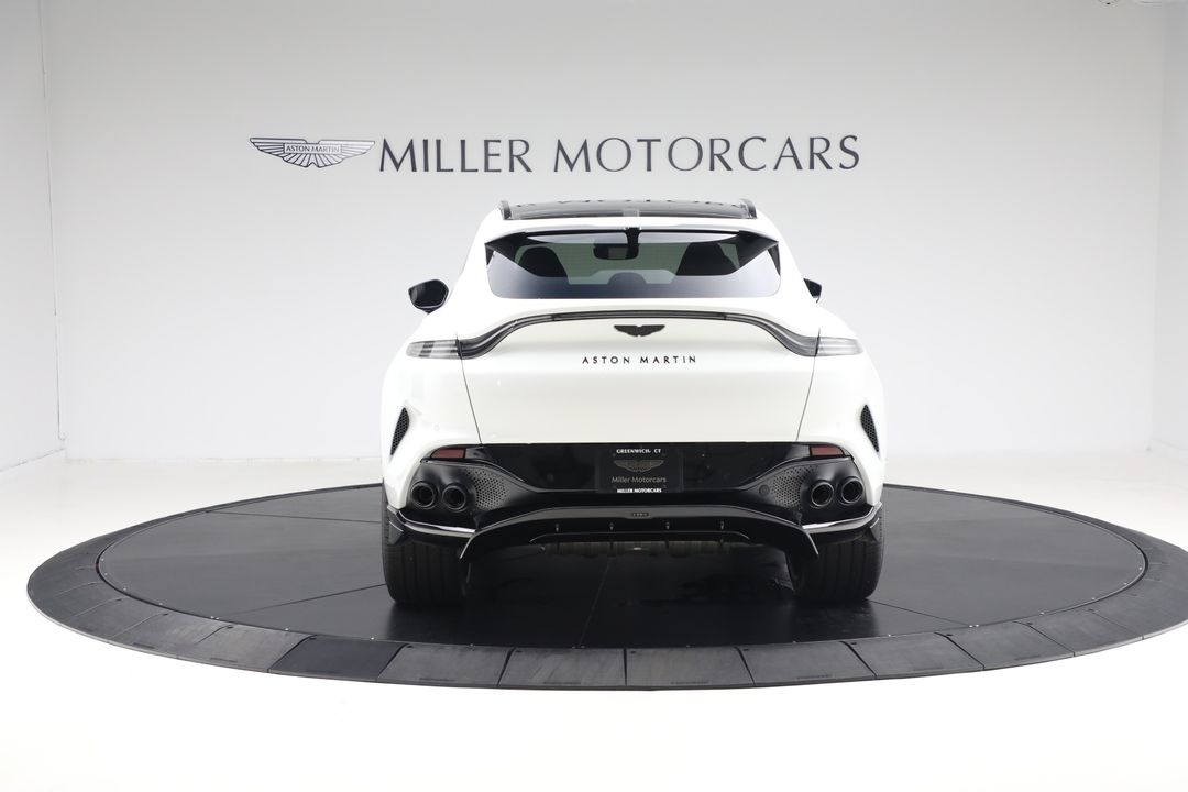 2025 Aston Martin DBX
