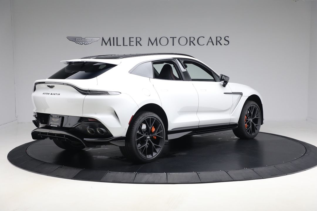 2025 Aston Martin DBX