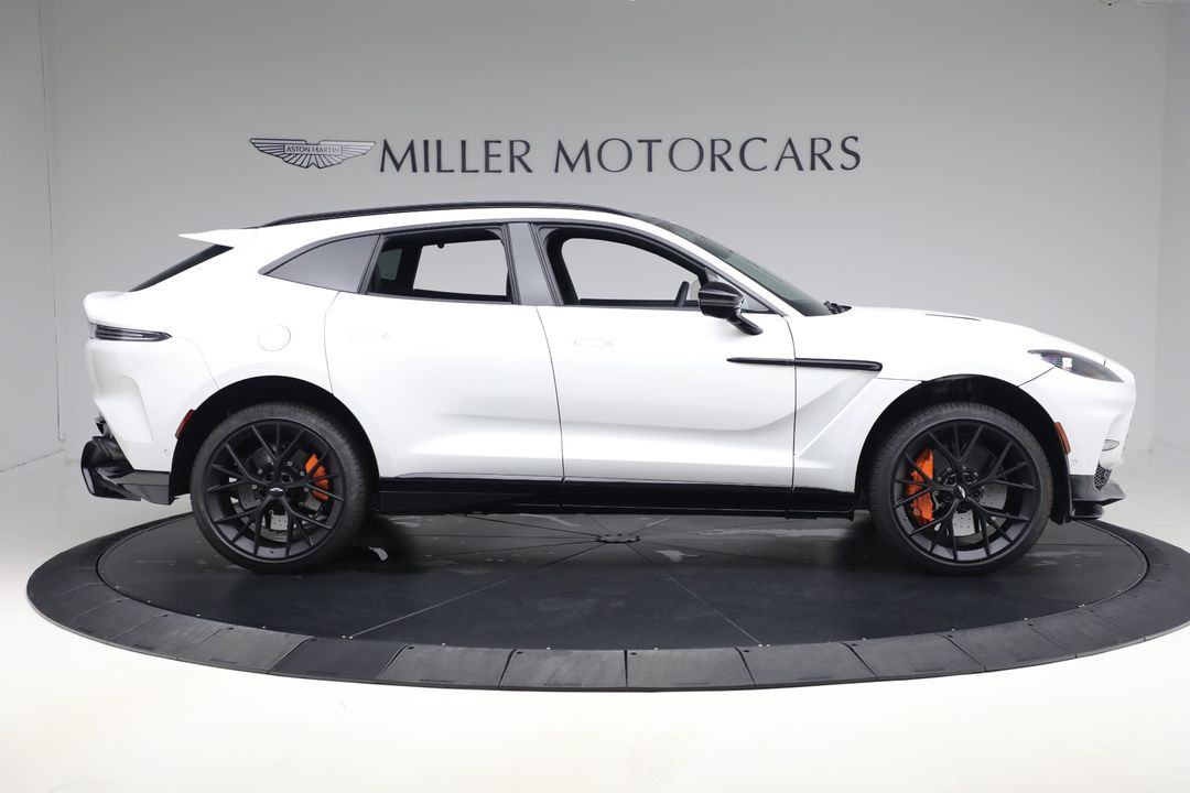 2025 Aston Martin DBX