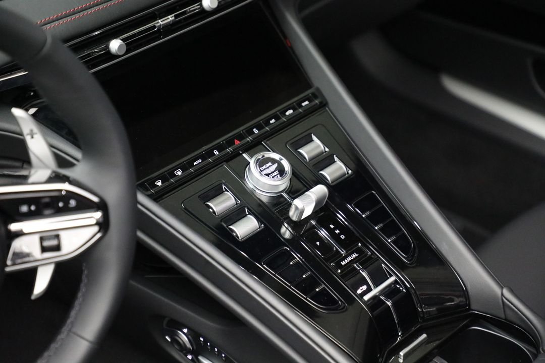 2025 Aston Martin DB12