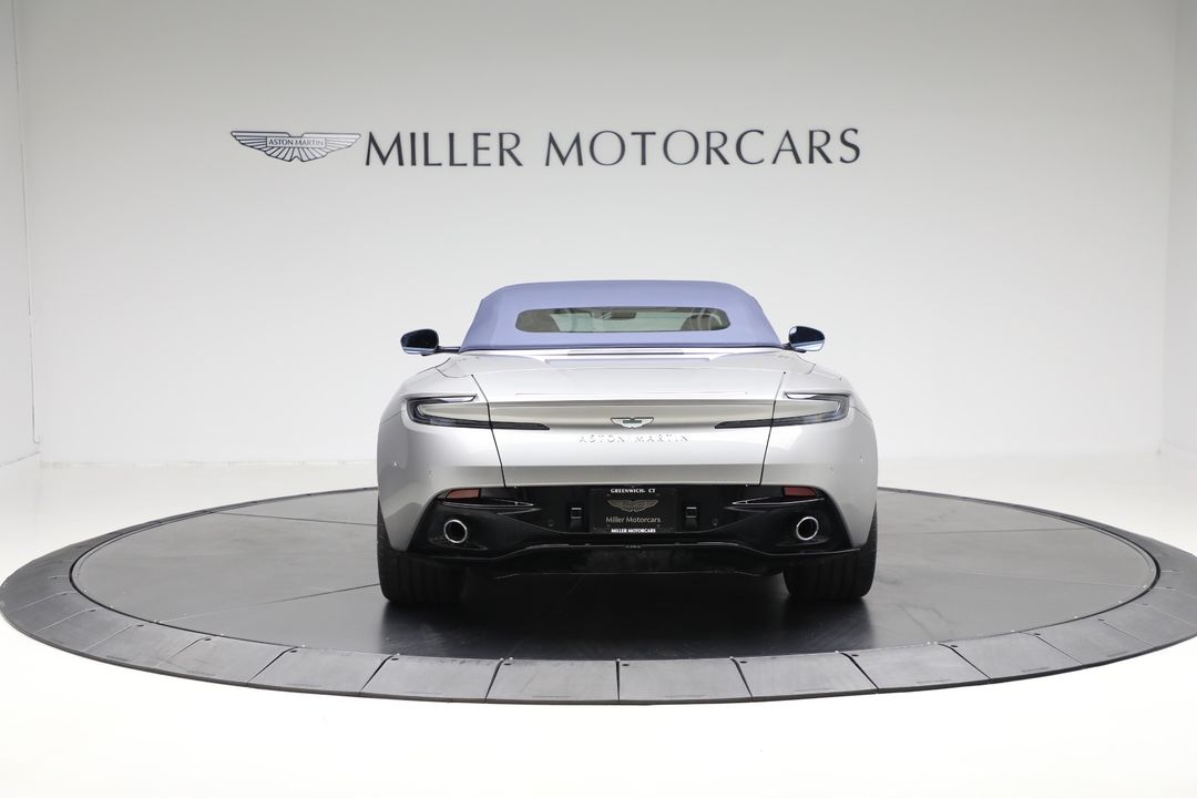 2025 Aston Martin DB12