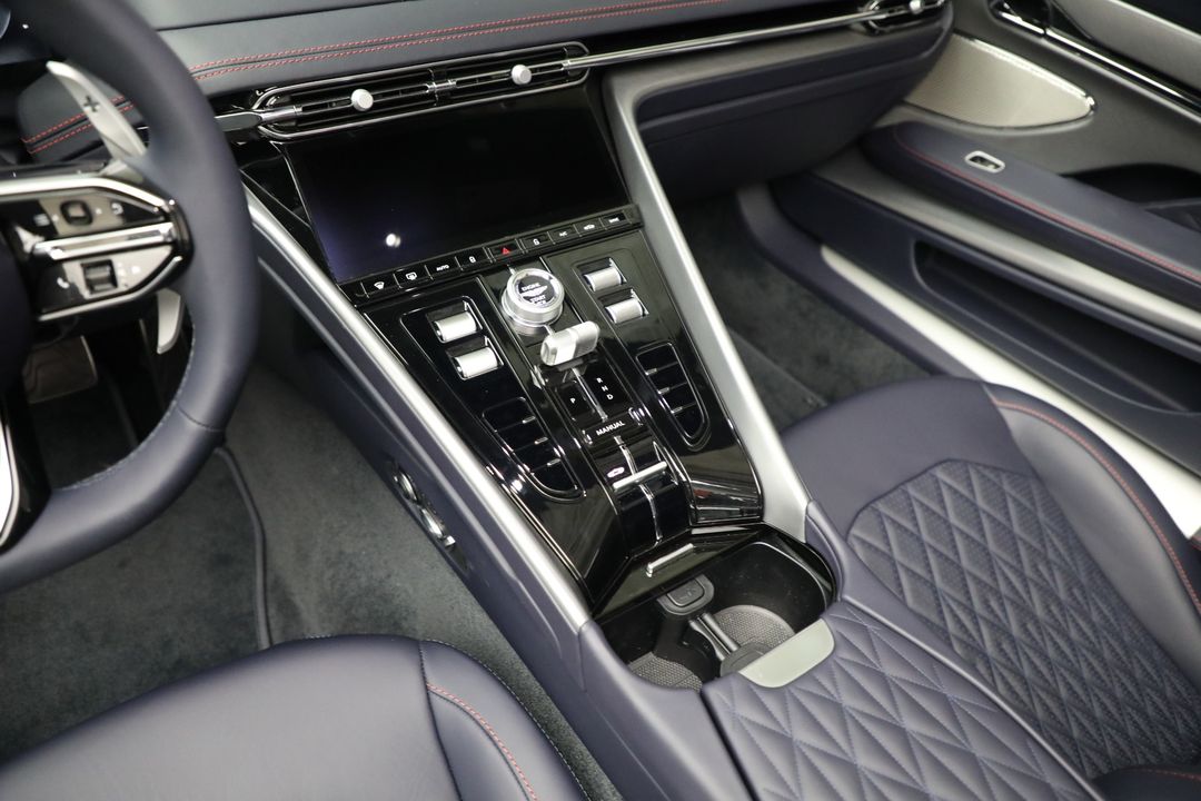 2025 Aston Martin DB12