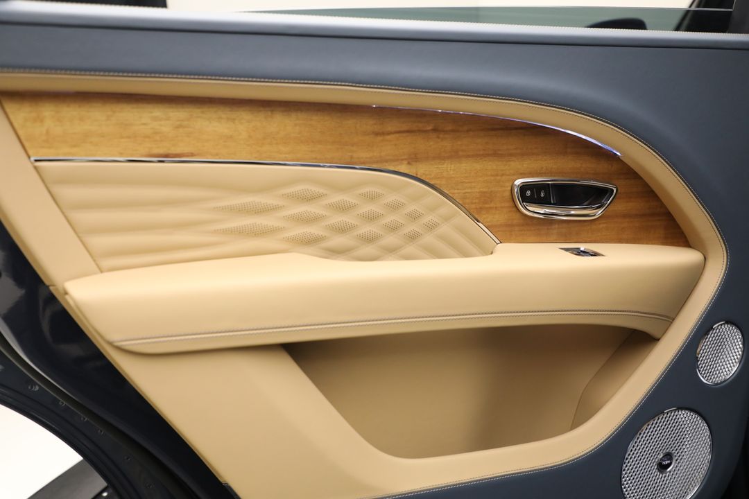 2025 Bentley Bentayga EWB