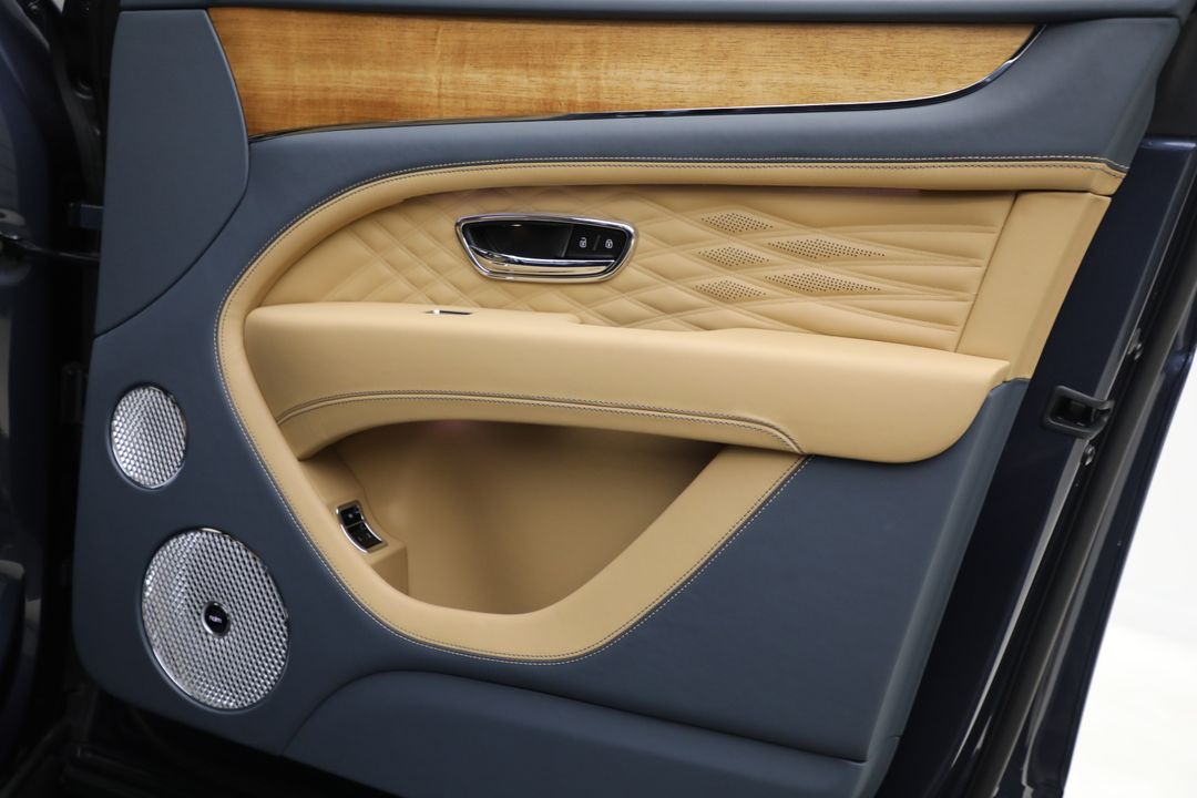 2025 Bentley Bentayga EWB