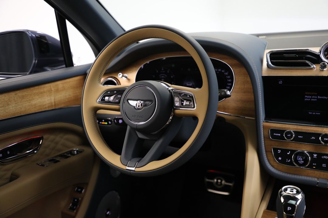 2025 Bentley Bentayga EWB