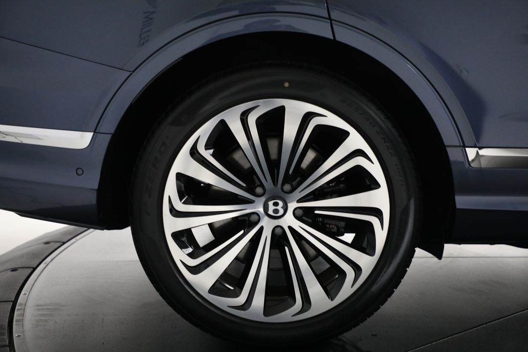 2025 Bentley Bentayga EWB