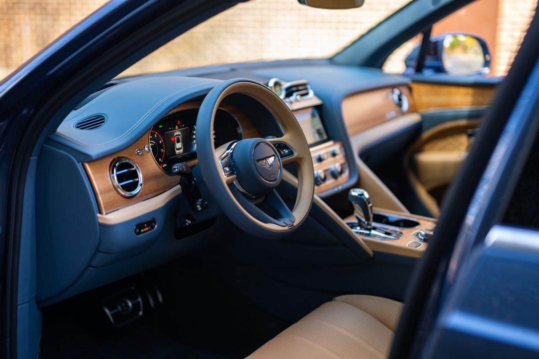 2025 Bentley Bentayga EWB