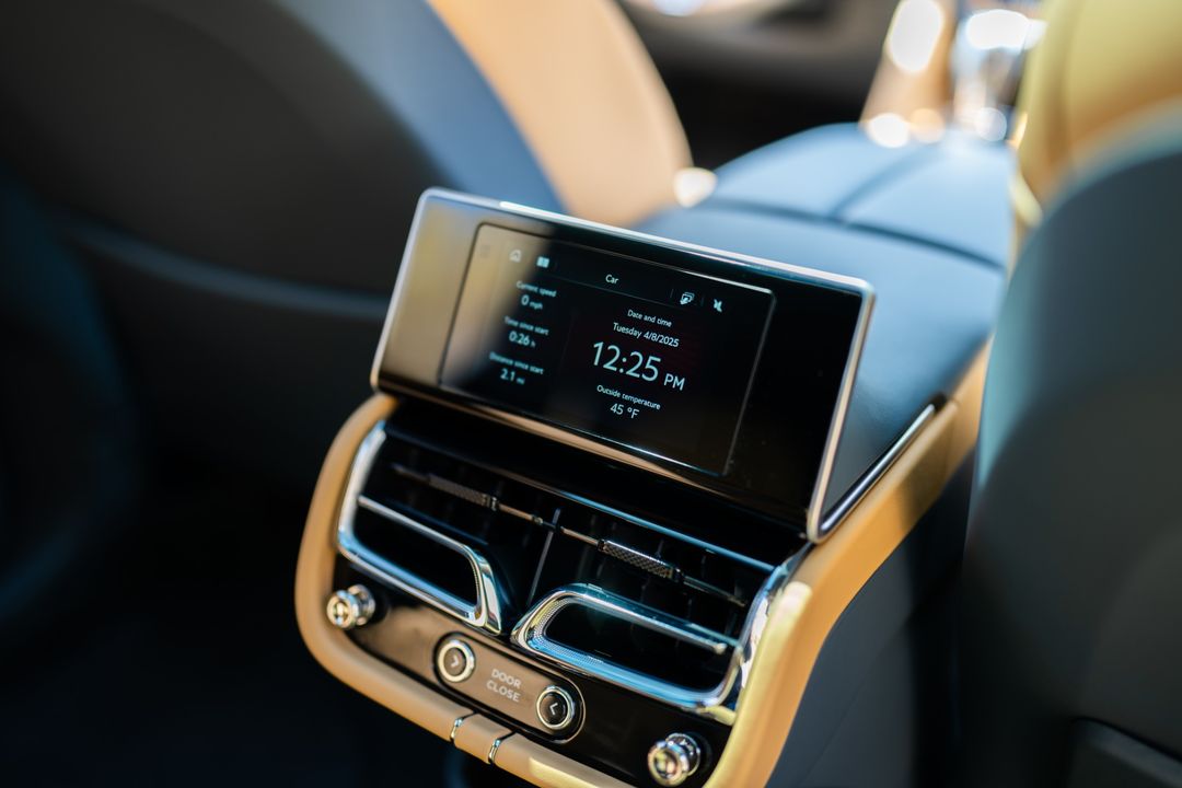 2025 Bentley Bentayga EWB