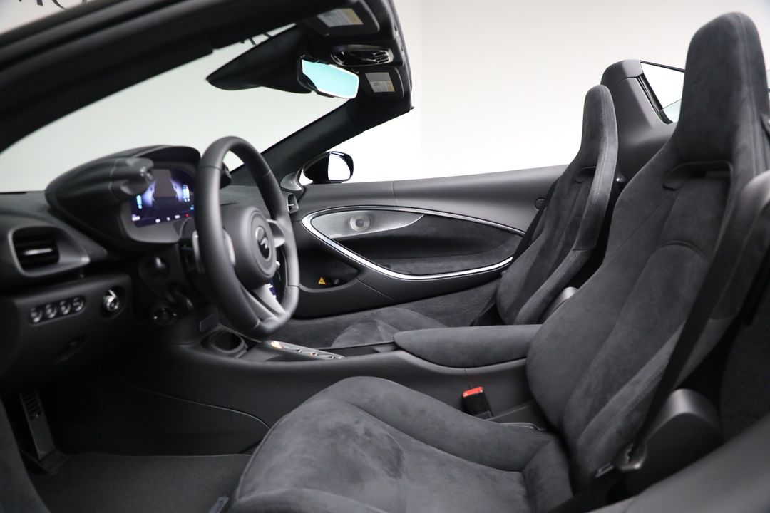 2025 McLaren Artura Spider
