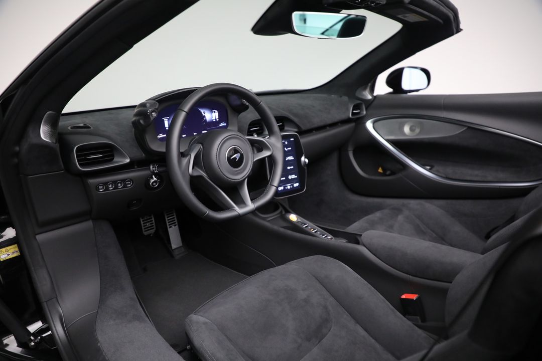 2025 McLaren Artura Spider