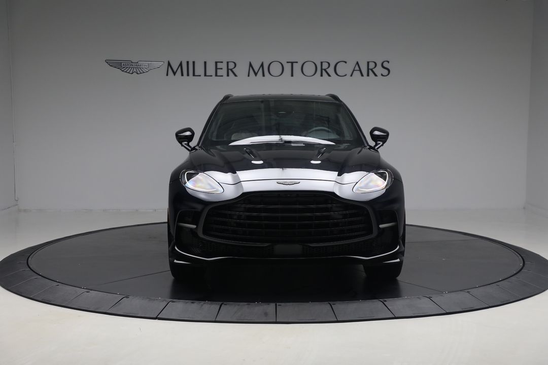 2025 Aston Martin DBX