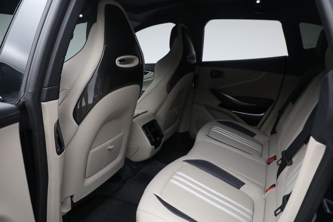 2025 Aston Martin DBX