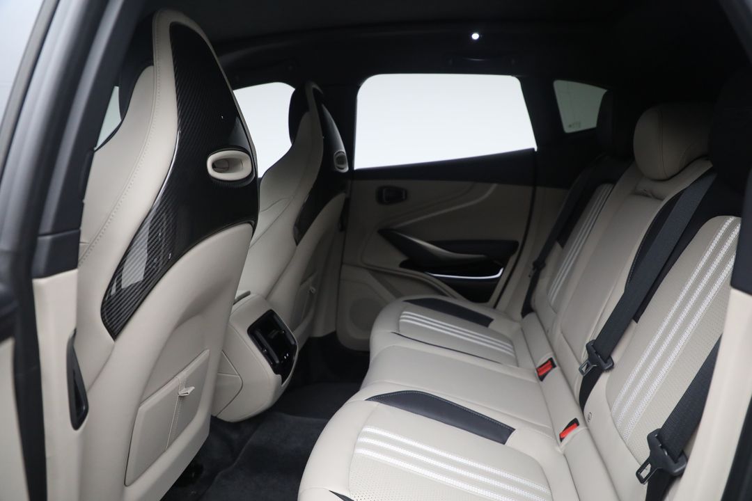 2025 Aston Martin DBX